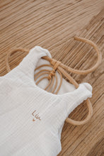 Charger l'image dans la galerie, Gigoteuse d'hiver Gaze de coton/ Lin
< img src =https://cdn.shopify.com/s/files/1/0264/4331/7284/files/TYPO_TYPO_TYPO_2020_f0ea7750-d775-4365-9ad6-22312b875fea.jpg?v=1609341423