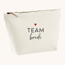 Charger l'image dans la galerie, Pochette - Collection EVJF
< img src =https://cdn.shopify.com/s/files/1/0264/4331/7284/files/TYPO_TYPO_TYPO_2020_f0ea7750-d775-4365-9ad6-22312b875fea.jpg?v=1609341423