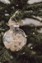 Charger l'image dans la galerie, Boule de Noël Ovale - Fleurs séchées
< img src =https://cdn.shopify.com/s/files/1/0264/4331/7284/files/TYPO_TYPO_TYPO_2020_f0ea7750-d775-4365-9ad6-22312b875fea.jpg?v=1609341423