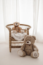 Charger l'image dans la galerie, Ours en peluche médium
< img src =https://cdn.shopify.com/s/files/1/0264/4331/7284/files/TYPO_TYPO_TYPO_2020_f0ea7750-d775-4365-9ad6-22312b875fea.jpg?v=1609341423