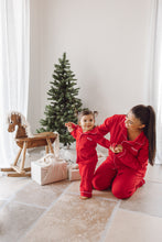 Charger l'image dans la galerie, Pyjama Noël "Famille"
< img src =https://cdn.shopify.com/s/files/1/0264/4331/7284/files/TYPO_TYPO_TYPO_2020_f0ea7750-d775-4365-9ad6-22312b875fea.jpg?v=1609341423