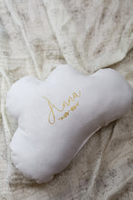 Charger l'image dans la galerie, Coussins décoratifs - Plusieurs formes
< img src =https://cdn.shopify.com/s/files/1/0264/4331/7284/files/TYPO_TYPO_TYPO_2020_f0ea7750-d775-4365-9ad6-22312b875fea.jpg?v=1609341423