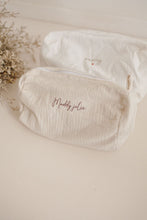 Charger l'image dans la galerie, Trousse gaze de coton ou lin - 3 tailles disponibles
< img src =https://cdn.shopify.com/s/files/1/0264/4331/7284/files/TYPO_TYPO_TYPO_2020_f0ea7750-d775-4365-9ad6-22312b875fea.jpg?v=1609341423