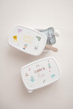 Charger l'image dans la galerie, Boîte à gouter - Collection "C'est la rentrée"
< img src =https://cdn.shopify.com/s/files/1/0264/4331/7284/files/TYPO_TYPO_TYPO_2020_f0ea7750-d775-4365-9ad6-22312b875fea.jpg?v=1609341423