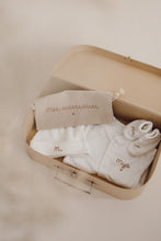 Charger l'image dans la galerie, Box naissance - Basique
< img src =https://cdn.shopify.com/s/files/1/0264/4331/7284/files/TYPO_TYPO_TYPO_2020_f0ea7750-d775-4365-9ad6-22312b875fea.jpg?v=1609341423