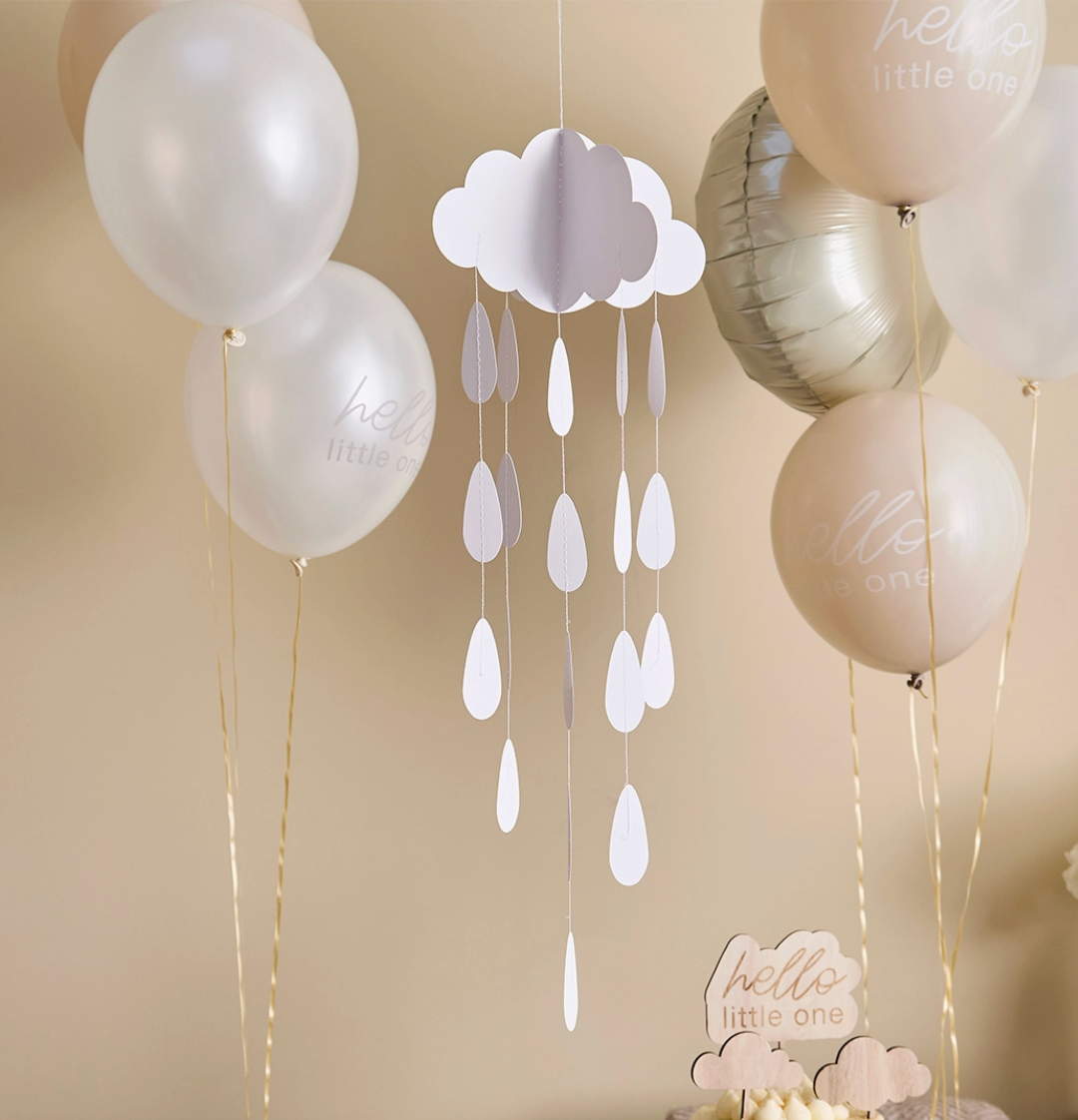 Mobile nuage blanc suspendu