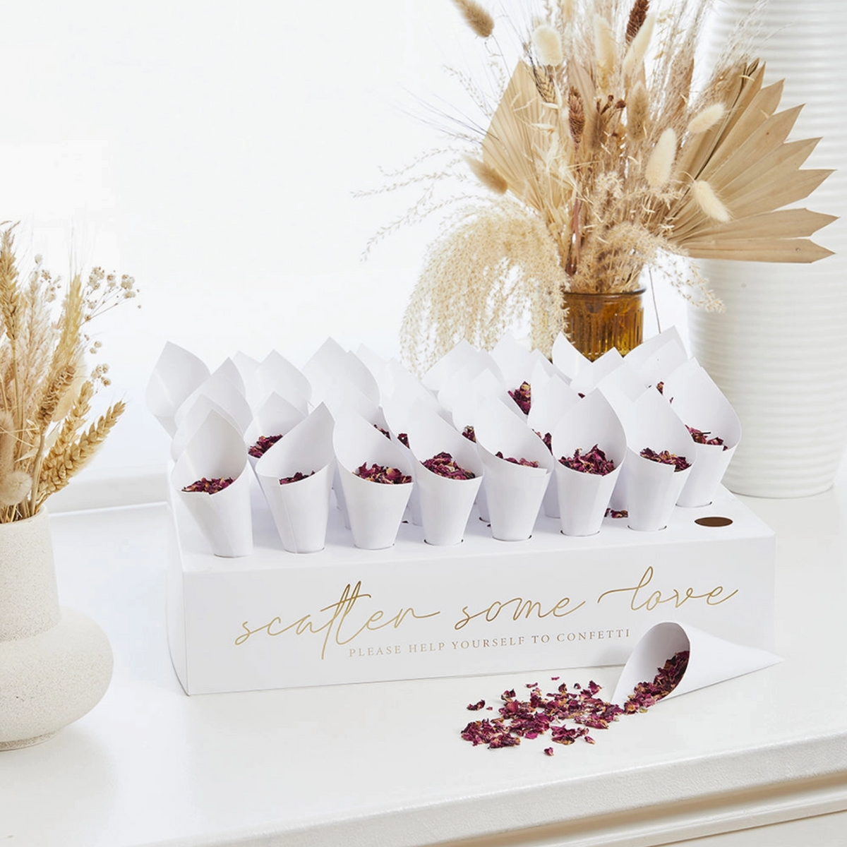 Cornets à confettis avec boîte d'exposition