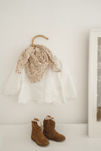 Charger l'image dans la galerie, Foulard Enfants/ Adultes - Plusieurs coloris
< img src =https://cdn.shopify.com/s/files/1/0264/4331/7284/files/TYPO_TYPO_TYPO_2020_f0ea7750-d775-4365-9ad6-22312b875fea.jpg?v=1609341423