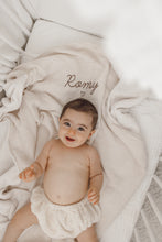 Charger l'image dans la galerie, Couverture douillette
< img src =https://cdn.shopify.com/s/files/1/0264/4331/7284/files/TYPO_TYPO_TYPO_2020_f0ea7750-d775-4365-9ad6-22312b875fea.jpg?v=1609341423