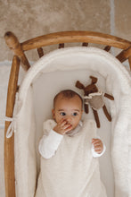 Charger l'image dans la galerie, Tour de couffin/ berceau
< img src =https://cdn.shopify.com/s/files/1/0264/4331/7284/files/TYPO_TYPO_TYPO_2020_f0ea7750-d775-4365-9ad6-22312b875fea.jpg?v=1609341423