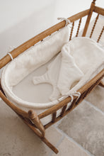 Charger l'image dans la galerie, Gigoteuse d'hiver Moumoute
< img src =https://cdn.shopify.com/s/files/1/0264/4331/7284/files/TYPO_TYPO_TYPO_2020_f0ea7750-d775-4365-9ad6-22312b875fea.jpg?v=1609341423