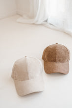 Charger l'image dans la galerie, Casquette velours côtelé (2 couleurs)
< img src =https://cdn.shopify.com/s/files/1/0264/4331/7284/files/TYPO_TYPO_TYPO_2020_f0ea7750-d775-4365-9ad6-22312b875fea.jpg?v=1609341423