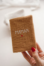 Charger l'image dans la galerie, Protège Passeport
< img src =https://cdn.shopify.com/s/files/1/0264/4331/7284/files/TYPO_TYPO_TYPO_2020_f0ea7750-d775-4365-9ad6-22312b875fea.jpg?v=1609341423