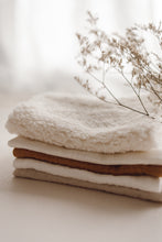 Charger l'image dans la galerie, Protège Passeport
< img src =https://cdn.shopify.com/s/files/1/0264/4331/7284/files/TYPO_TYPO_TYPO_2020_f0ea7750-d775-4365-9ad6-22312b875fea.jpg?v=1609341423