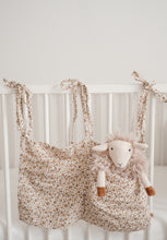 Charger l'image dans la galerie, Range doudou gaze de coton & lin
< img src =https://cdn.shopify.com/s/files/1/0264/4331/7284/files/TYPO_TYPO_TYPO_2020_f0ea7750-d775-4365-9ad6-22312b875fea.jpg?v=1609341423