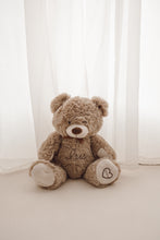 Charger l'image dans la galerie, Ours en peluche médium
< img src =https://cdn.shopify.com/s/files/1/0264/4331/7284/files/TYPO_TYPO_TYPO_2020_f0ea7750-d775-4365-9ad6-22312b875fea.jpg?v=1609341423
