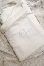 Charger l'image dans la galerie, Couverture douillette
< img src =https://cdn.shopify.com/s/files/1/0264/4331/7284/files/TYPO_TYPO_TYPO_2020_f0ea7750-d775-4365-9ad6-22312b875fea.jpg?v=1609341423