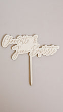 Charger l'image dans la galerie, Cake topper mariage en bois - Plusieurs formes & logos
< img src =https://cdn.shopify.com/s/files/1/0264/4331/7284/files/TYPO_TYPO_TYPO_2020_f0ea7750-d775-4365-9ad6-22312b875fea.jpg?v=1609341423