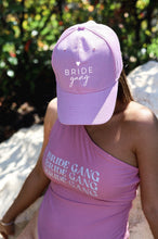 Charger l'image dans la galerie, Casquette - Collection EVJF/EVG
< img src =https://cdn.shopify.com/s/files/1/0264/4331/7284/files/TYPO_TYPO_TYPO_2020_f0ea7750-d775-4365-9ad6-22312b875fea.jpg?v=1609341423