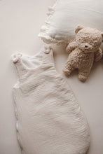 Charger l'image dans la galerie, Gigoteuse d'hiver Gaze de coton/ Lin
< img src =https://cdn.shopify.com/s/files/1/0264/4331/7284/files/TYPO_TYPO_TYPO_2020_f0ea7750-d775-4365-9ad6-22312b875fea.jpg?v=1609341423