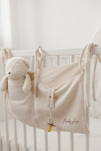 Charger l'image dans la galerie, Range doudou gaze de coton & lin
< img src =https://cdn.shopify.com/s/files/1/0264/4331/7284/files/TYPO_TYPO_TYPO_2020_f0ea7750-d775-4365-9ad6-22312b875fea.jpg?v=1609341423