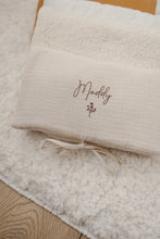 Charger l'image dans la galerie, Range couches - Gaze de coton/lin
< img src =https://cdn.shopify.com/s/files/1/0264/4331/7284/files/TYPO_TYPO_TYPO_2020_f0ea7750-d775-4365-9ad6-22312b875fea.jpg?v=1609341423