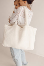 Charger l'image dans la galerie, Sac cabas "Moumoute"
< img src =https://cdn.shopify.com/s/files/1/0264/4331/7284/files/TYPO_TYPO_TYPO_2020_f0ea7750-d775-4365-9ad6-22312b875fea.jpg?v=1609341423