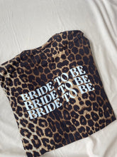 Charger l'image dans la galerie, Tee shirt Oversize - Collection "EVJF" - Plusieurs couleurs
< img src =https://cdn.shopify.com/s/files/1/0264/4331/7284/files/TYPO_TYPO_TYPO_2020_f0ea7750-d775-4365-9ad6-22312b875fea.jpg?v=1609341423