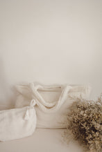 Charger l'image dans la galerie, Sac cabas "Moumoute"
< img src =https://cdn.shopify.com/s/files/1/0264/4331/7284/files/TYPO_TYPO_TYPO_2020_f0ea7750-d775-4365-9ad6-22312b875fea.jpg?v=1609341423