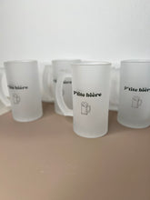 Charger l'image dans la galerie, Verre à bière givré
< img src =https://cdn.shopify.com/s/files/1/0264/4331/7284/files/TYPO_TYPO_TYPO_2020_f0ea7750-d775-4365-9ad6-22312b875fea.jpg?v=1609341423