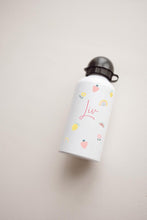 Charger l'image dans la galerie, Gourde enfant - Collection "C'est la rentrée"
< img src =https://cdn.shopify.com/s/files/1/0264/4331/7284/files/TYPO_TYPO_TYPO_2020_f0ea7750-d775-4365-9ad6-22312b875fea.jpg?v=1609341423