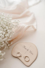 Charger l'image dans la galerie, Porte alliance bois
< img src =https://cdn.shopify.com/s/files/1/0264/4331/7284/files/TYPO_TYPO_TYPO_2020_f0ea7750-d775-4365-9ad6-22312b875fea.jpg?v=1609341423