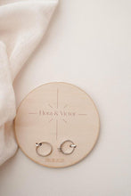 Charger l'image dans la galerie, Porte alliance bois
< img src =https://cdn.shopify.com/s/files/1/0264/4331/7284/files/TYPO_TYPO_TYPO_2020_f0ea7750-d775-4365-9ad6-22312b875fea.jpg?v=1609341423