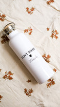 Charger l'image dans la galerie, Gourde isotherme
< img src =https://cdn.shopify.com/s/files/1/0264/4331/7284/files/TYPO_TYPO_TYPO_2020_f0ea7750-d775-4365-9ad6-22312b875fea.jpg?v=1609341423