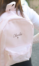 Charger l'image dans la galerie, Sac à dos - Plusieurs coloris
< img src =https://cdn.shopify.com/s/files/1/0264/4331/7284/files/TYPO_TYPO_TYPO_2020_f0ea7750-d775-4365-9ad6-22312b875fea.jpg?v=1609341423