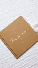 Charger l'image dans la galerie, Livre d'or kraft ruban
< img src =https://cdn.shopify.com/s/files/1/0264/4331/7284/files/TYPO_TYPO_TYPO_2020_f0ea7750-d775-4365-9ad6-22312b875fea.jpg?v=1609341423