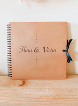 Charger l'image dans la galerie, Livre d'or spirales - Plusieurs tailles
< img src =https://cdn.shopify.com/s/files/1/0264/4331/7284/files/TYPO_TYPO_TYPO_2020_f0ea7750-d775-4365-9ad6-22312b875fea.jpg?v=1609341423