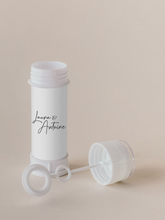 Charger l'image dans la galerie, Tube à bulles
< img src =https://cdn.shopify.com/s/files/1/0264/4331/7284/files/TYPO_TYPO_TYPO_2020_f0ea7750-d775-4365-9ad6-22312b875fea.jpg?v=1609341423