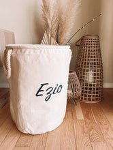 Charger l'image dans la galerie, Panier de rangement - 2 coloris
< img src =https://cdn.shopify.com/s/files/1/0264/4331/7284/files/TYPO_TYPO_TYPO_2020_f0ea7750-d775-4365-9ad6-22312b875fea.jpg?v=1609341423