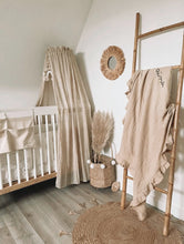 Charger l'image dans la galerie, Couverture à volants
< img src =https://cdn.shopify.com/s/files/1/0264/4331/7284/files/TYPO_TYPO_TYPO_2020_f0ea7750-d775-4365-9ad6-22312b875fea.jpg?v=1609341423