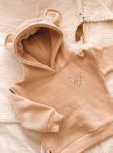 Charger l'image dans la galerie, Sweat ourson
< img src =https://cdn.shopify.com/s/files/1/0264/4331/7284/files/TYPO_TYPO_TYPO_2020_f0ea7750-d775-4365-9ad6-22312b875fea.jpg?v=1609341423