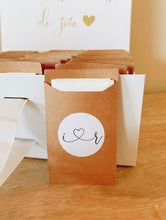 Charger l'image dans la galerie, Mouchoirs pochettes " Larmes de joie"
< img src =https://cdn.shopify.com/s/files/1/0264/4331/7284/files/TYPO_TYPO_TYPO_2020_f0ea7750-d775-4365-9ad6-22312b875fea.jpg?v=1609341423