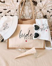 Charger l'image dans la galerie, Box "EVJF"
< img src =https://cdn.shopify.com/s/files/1/0264/4331/7284/files/TYPO_TYPO_TYPO_2020_f0ea7750-d775-4365-9ad6-22312b875fea.jpg?v=1609341423