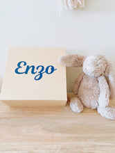 Charger l'image dans la galerie, Box Kraft - Plusieurs coloris
< img src =https://cdn.shopify.com/s/files/1/0264/4331/7284/files/TYPO_TYPO_TYPO_2020_f0ea7750-d775-4365-9ad6-22312b875fea.jpg?v=1609341423