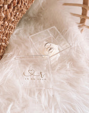 Charger l'image dans la galerie, Boite à alliances Acrylique
< img src =https://cdn.shopify.com/s/files/1/0264/4331/7284/files/TYPO_TYPO_TYPO_2020_f0ea7750-d775-4365-9ad6-22312b875fea.jpg?v=1609341423