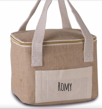 Charger l'image dans la galerie, Sac isotherme
< img src =https://cdn.shopify.com/s/files/1/0264/4331/7284/files/TYPO_TYPO_TYPO_2020_f0ea7750-d775-4365-9ad6-22312b875fea.jpg?v=1609341423