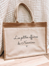 Charger l'image dans la galerie, Sac en Jute "A personnaliser"
< img src =https://cdn.shopify.com/s/files/1/0264/4331/7284/files/TYPO_TYPO_TYPO_2020_f0ea7750-d775-4365-9ad6-22312b875fea.jpg?v=1609341423