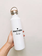 Charger l'image dans la galerie, Gourde isotherme
< img src =https://cdn.shopify.com/s/files/1/0264/4331/7284/files/TYPO_TYPO_TYPO_2020_f0ea7750-d775-4365-9ad6-22312b875fea.jpg?v=1609341423