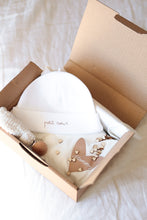 Charger l'image dans la galerie, Box future maman "Abonnement mensuel"
< img src =https://cdn.shopify.com/s/files/1/0264/4331/7284/files/TYPO_TYPO_TYPO_2020_f0ea7750-d775-4365-9ad6-22312b875fea.jpg?v=1609341423