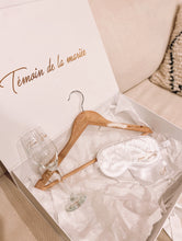 Charger l'image dans la galerie, Love box Prestige
< img src =https://cdn.shopify.com/s/files/1/0264/4331/7284/files/TYPO_TYPO_TYPO_2020_f0ea7750-d775-4365-9ad6-22312b875fea.jpg?v=1609341423